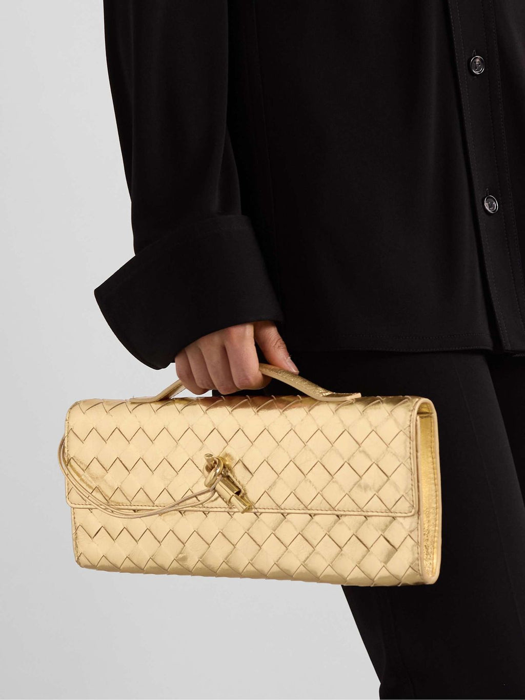 Bottega Veneta Cassette Bag – Italian Minimalism & Modern Luxury Glammy